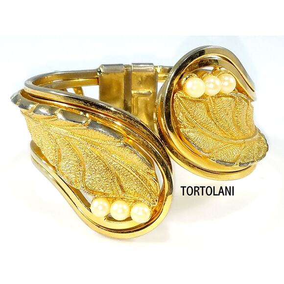 Tortolani Gold Plated Hinged Cuff Bracelet Leaf Design Faux Pearls 1960s Vintage - Picture 4 of 10